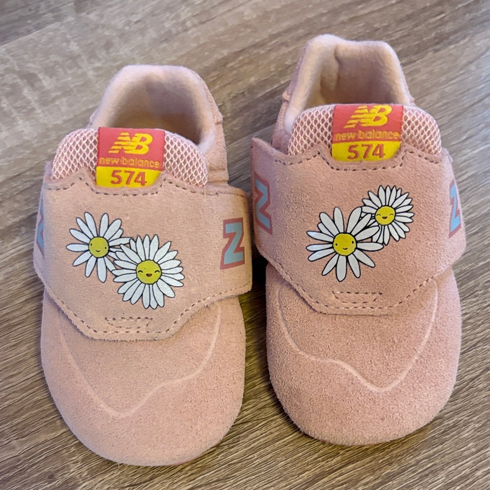 New Balance Peach Baby Crib Sneakers with Daisy Accents